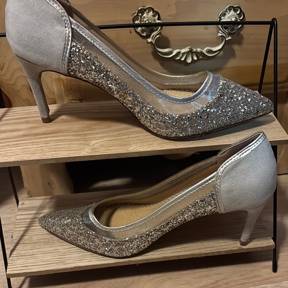Gently worn: Elegant Silver Heels with Glittery Design for Special Occasions